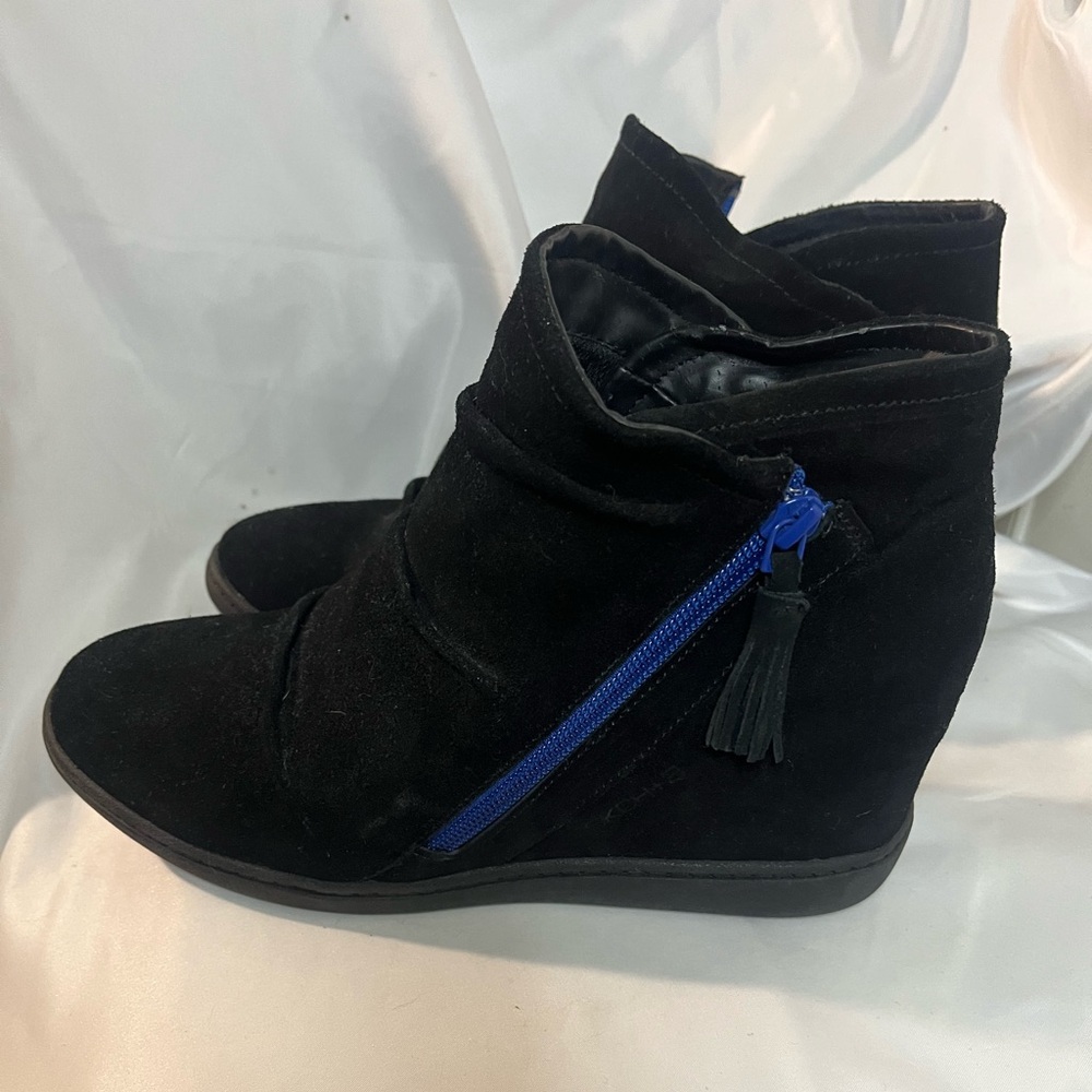 SKECHERS +3 Hidden wedge Black Ankle Boots with Blue Accent- high heel comfort